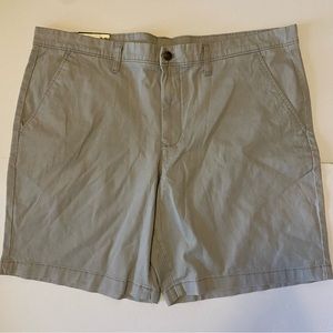 NWT Men’s Flat Front 9” Inseam khaki Shorts